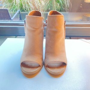 Universal thread open toe bootie
